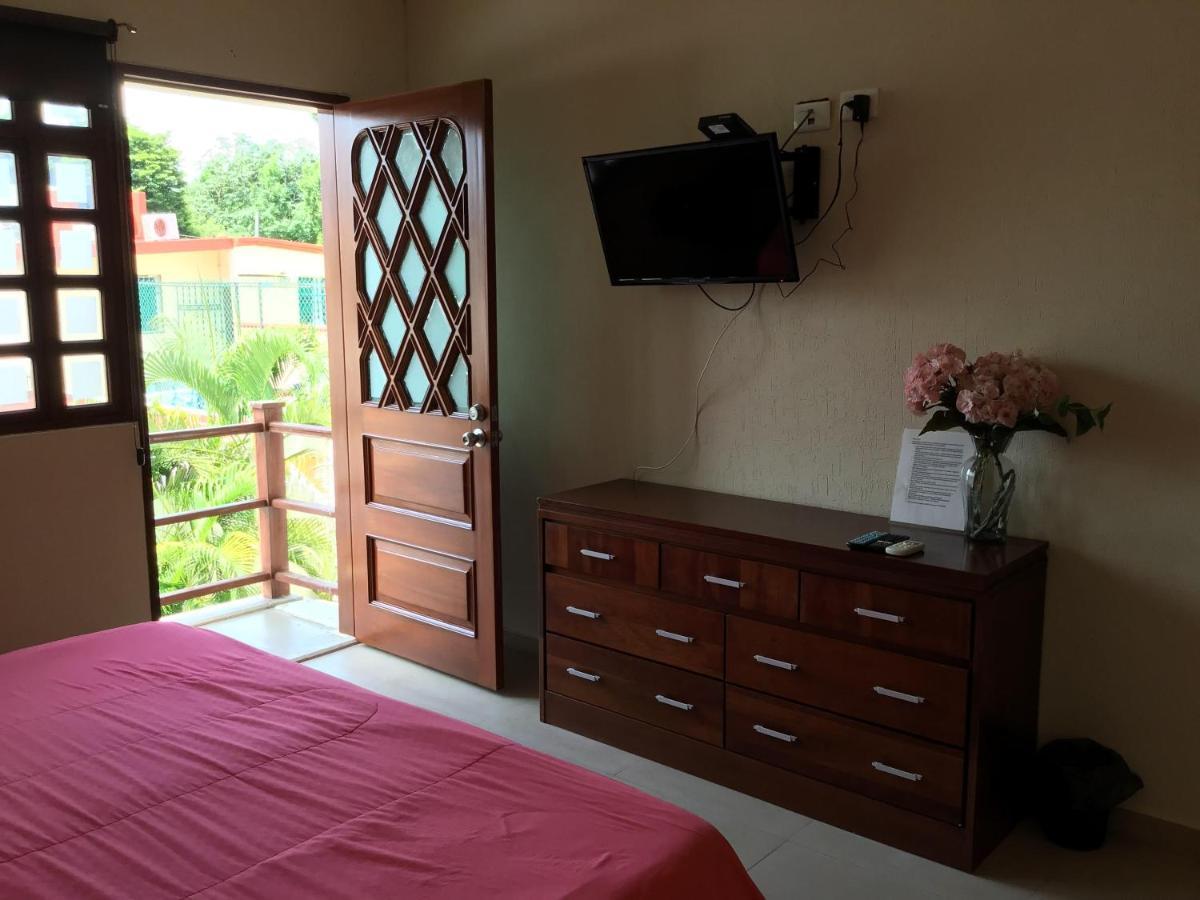 Bed And Breakfast Pecari Cancun Bagian luar foto